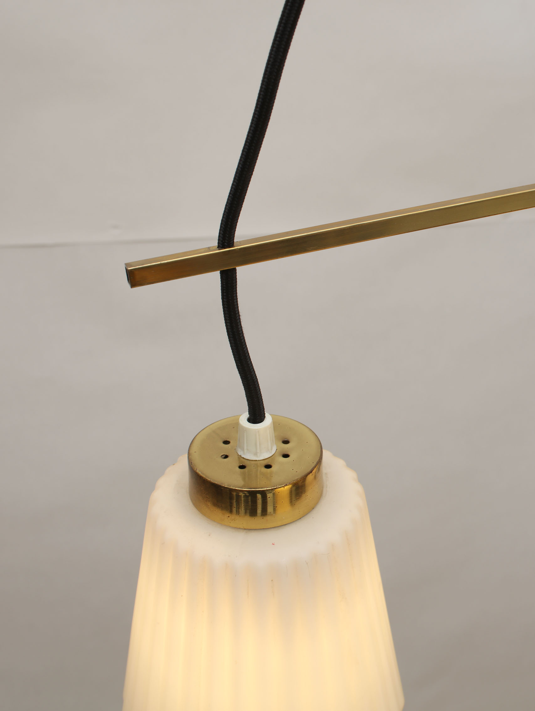 1950s Italian triangle lamp in brass and opalglass