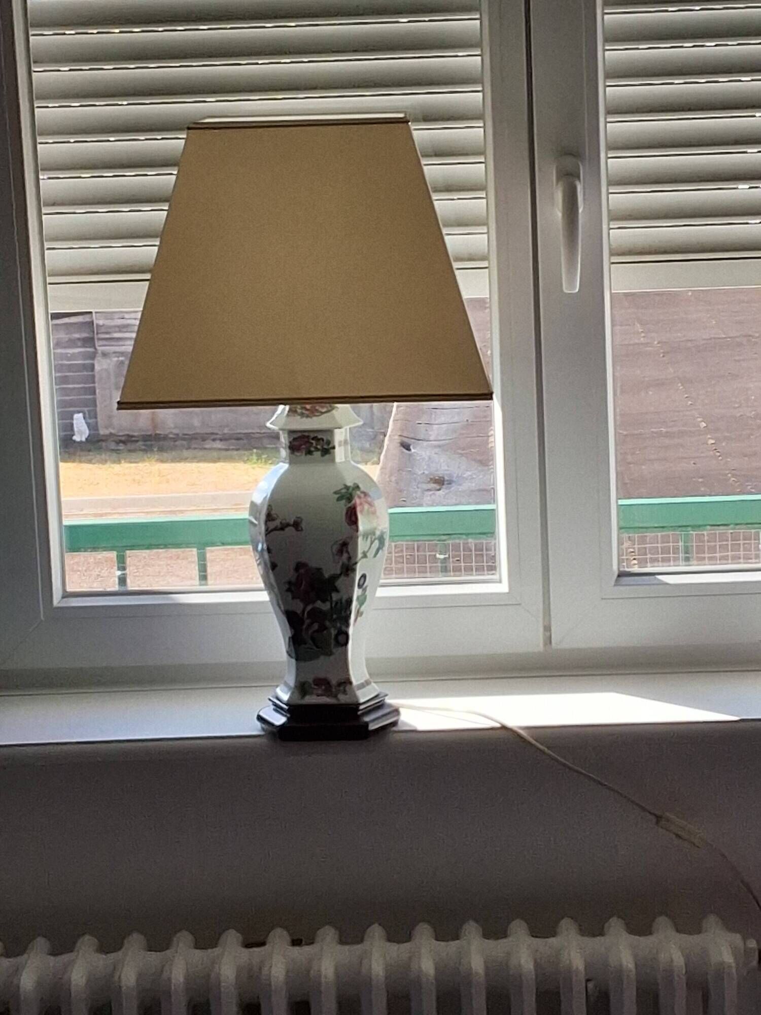 Table lamp