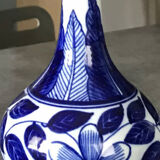 Ancien vase soliflore en porcelaine à décor floral bleu d’asie 18 cm