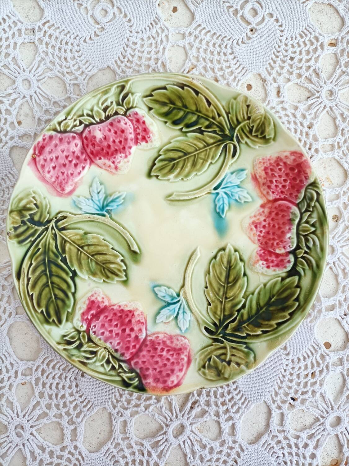 Antique plate in Strawberry Onnaing slip