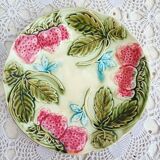 Antique plate in Strawberry Onnaing slip