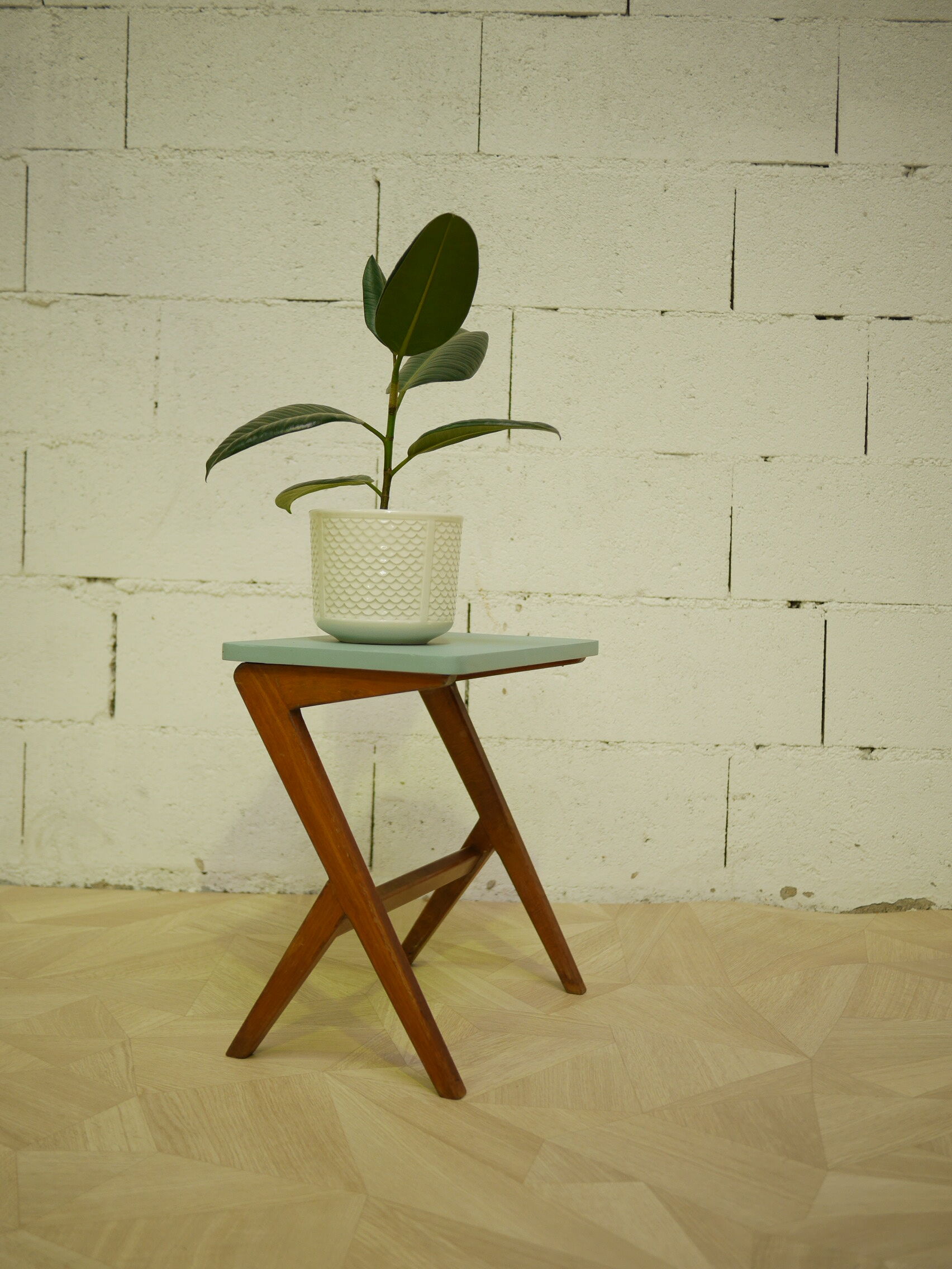 Fifth side or end table