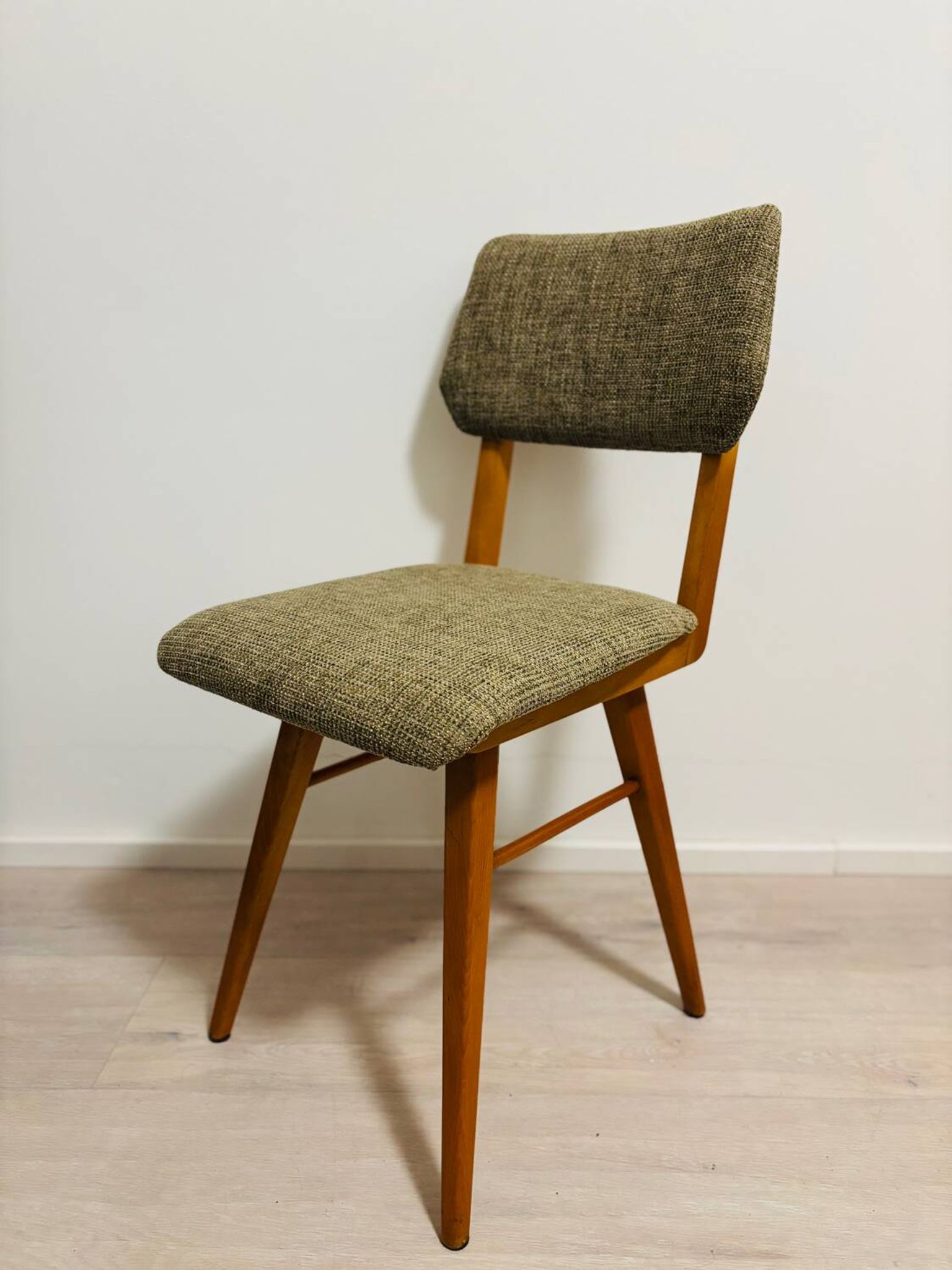 Chaises de salle à manger du milieu du siècle, Tchécoslovaquie, années 1960