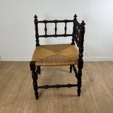Corner chair in carved wood and straw, late 19th century.