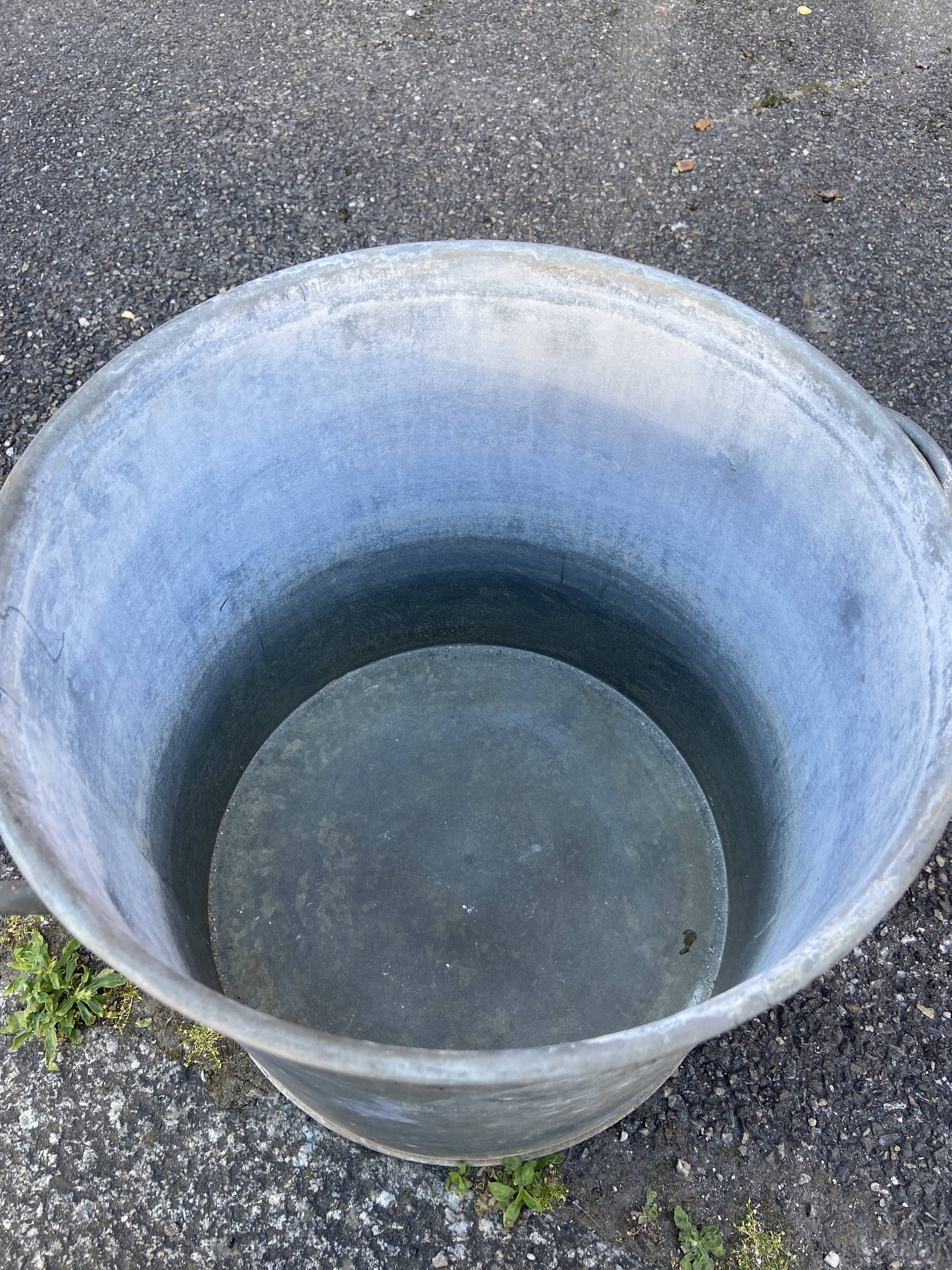 Planter basin in vintage zinc