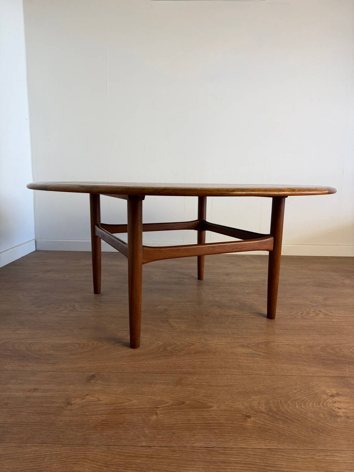 Vintage Danish round coffee table – in the style of Johannes Andersen