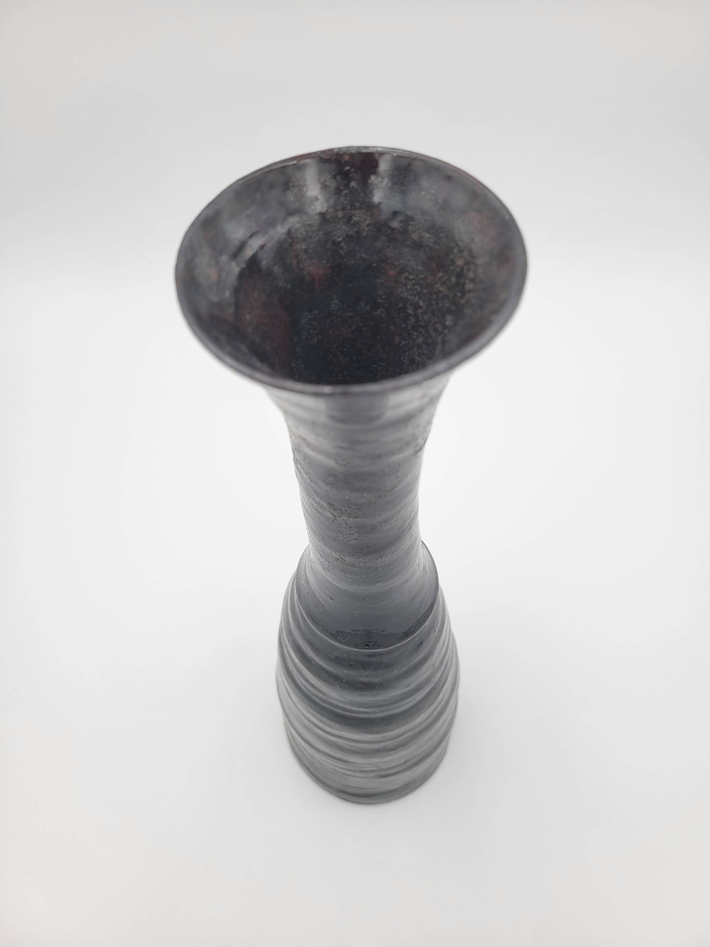 Black Ostara vase in glazed terracotta