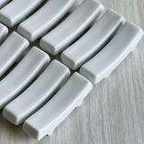 12 chopstick rests, white porcelain knife rests.
