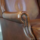 Fauteuil à oreilles en cuir de vachette cognac