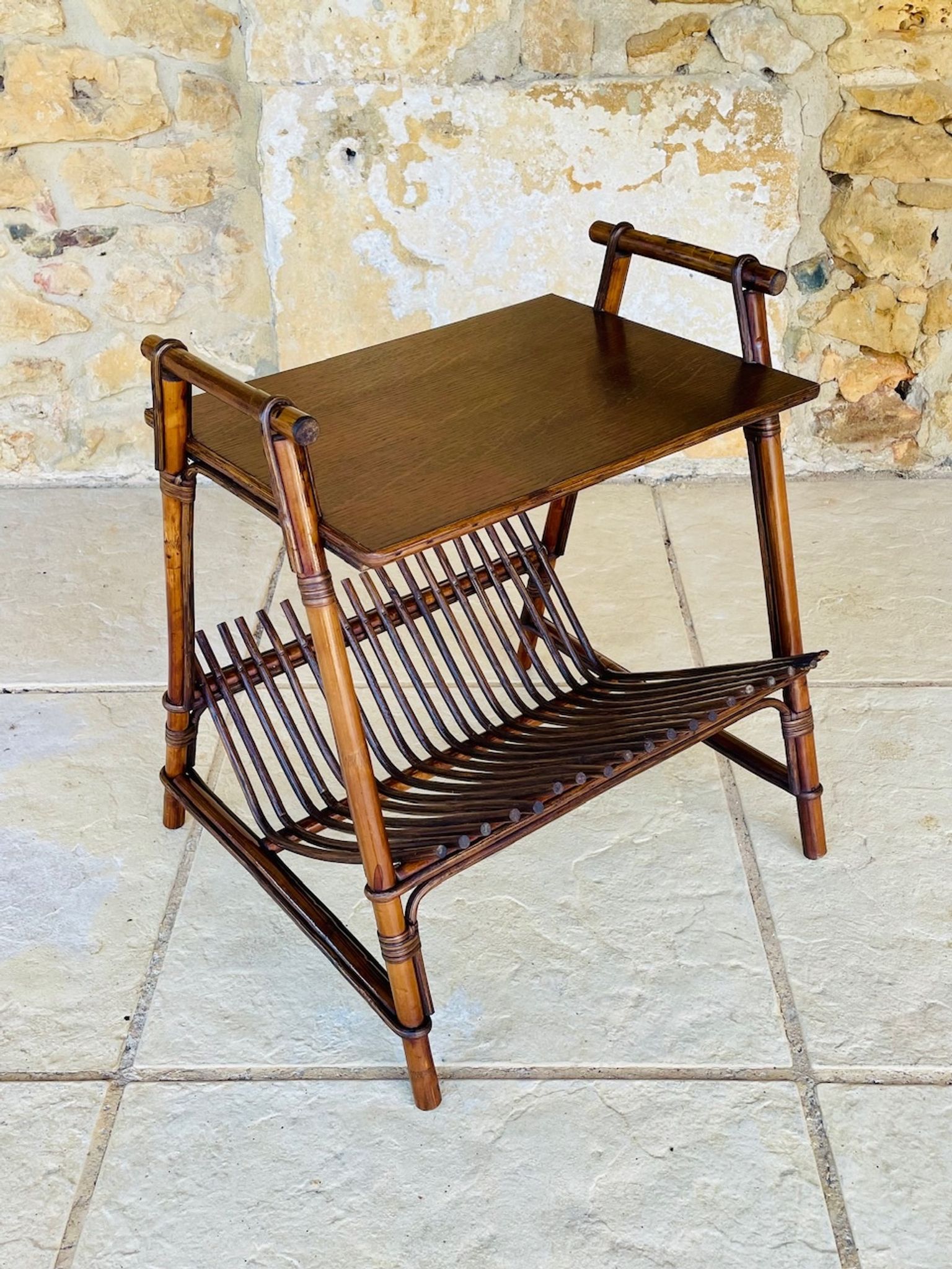 Table d'appoint avec porte revues vintage Rotin Bambou 1970s