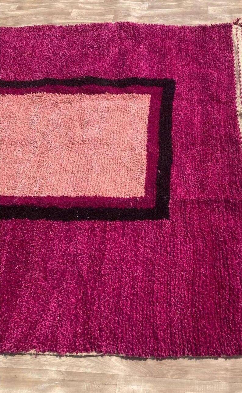 Handmade Moroccan Boujaad rug in pink, 150/250cm.