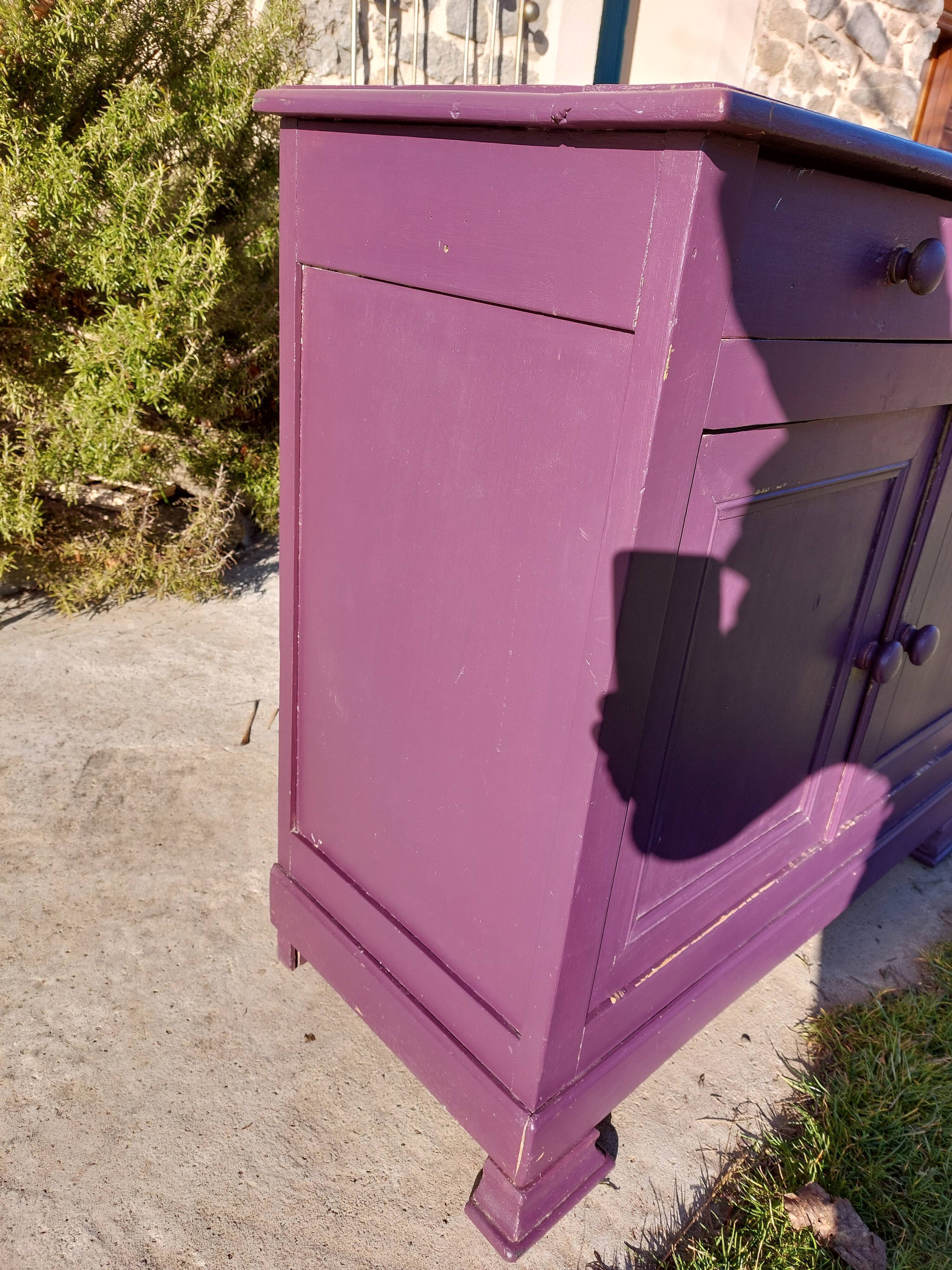 Purple Parisian buffet