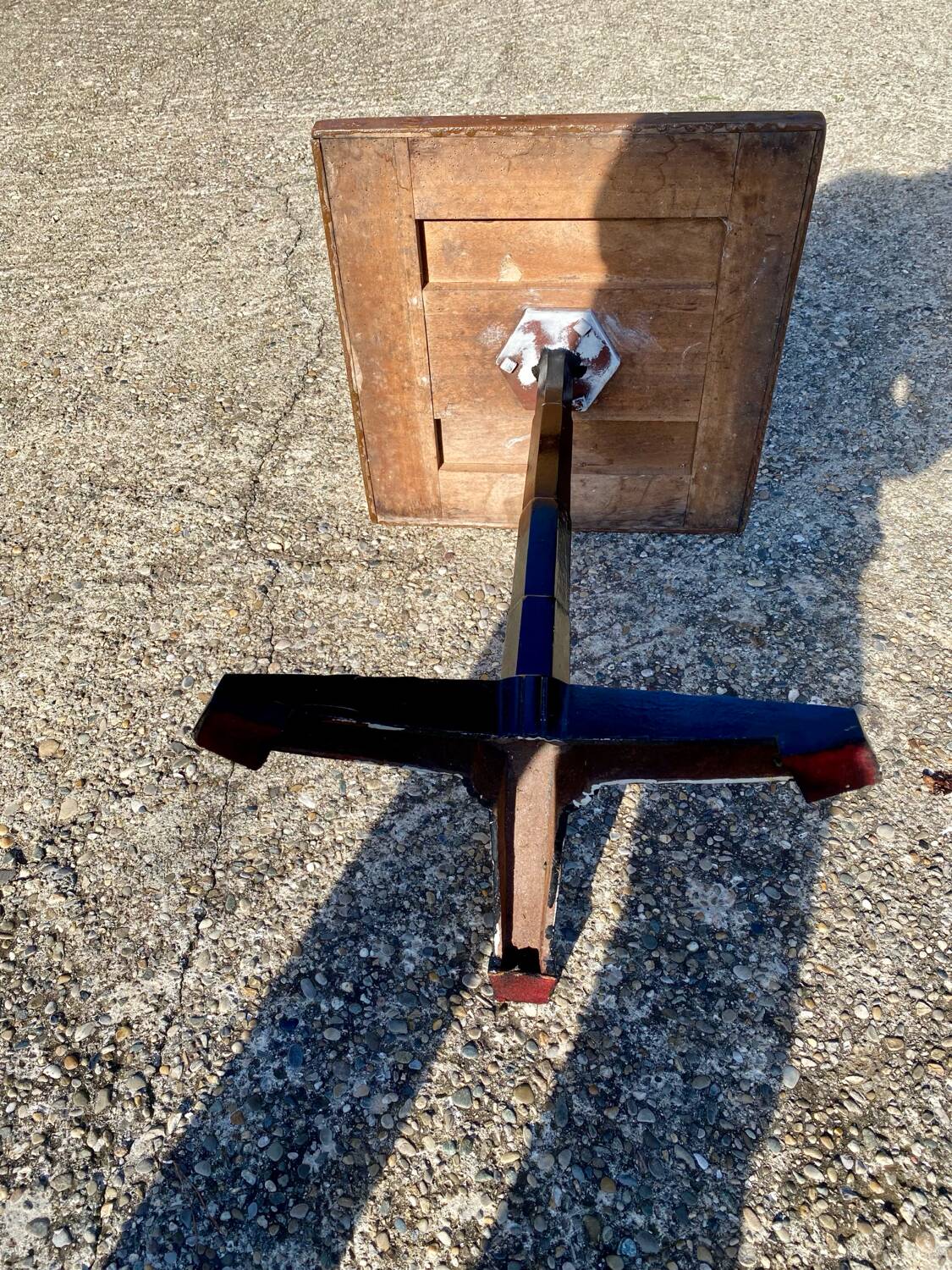 Bistro table in cast iron