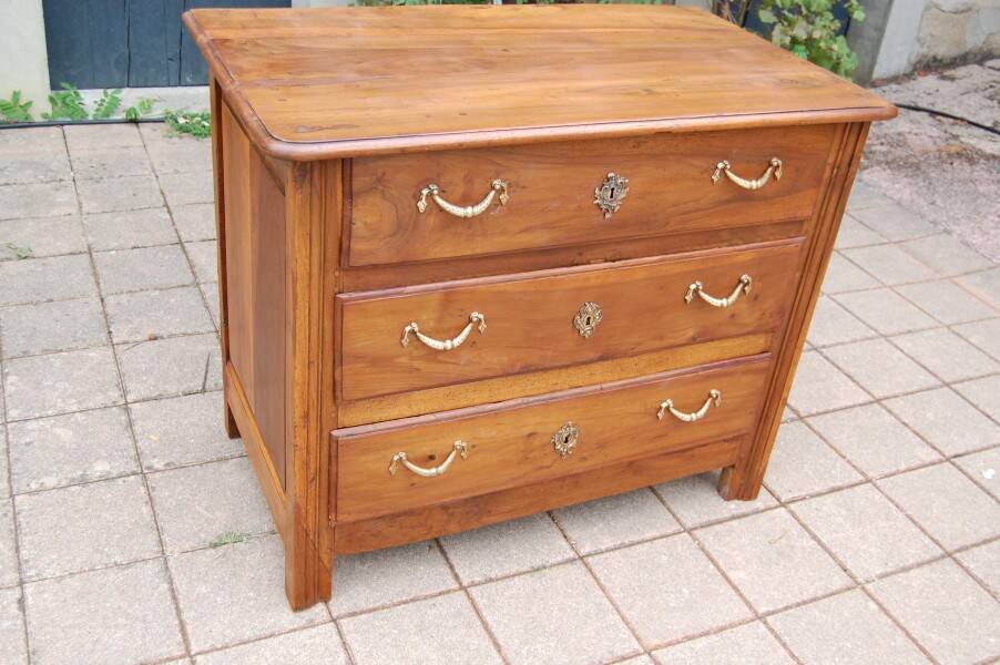 small Louis XV period walnut chest of drawers from the 18th century