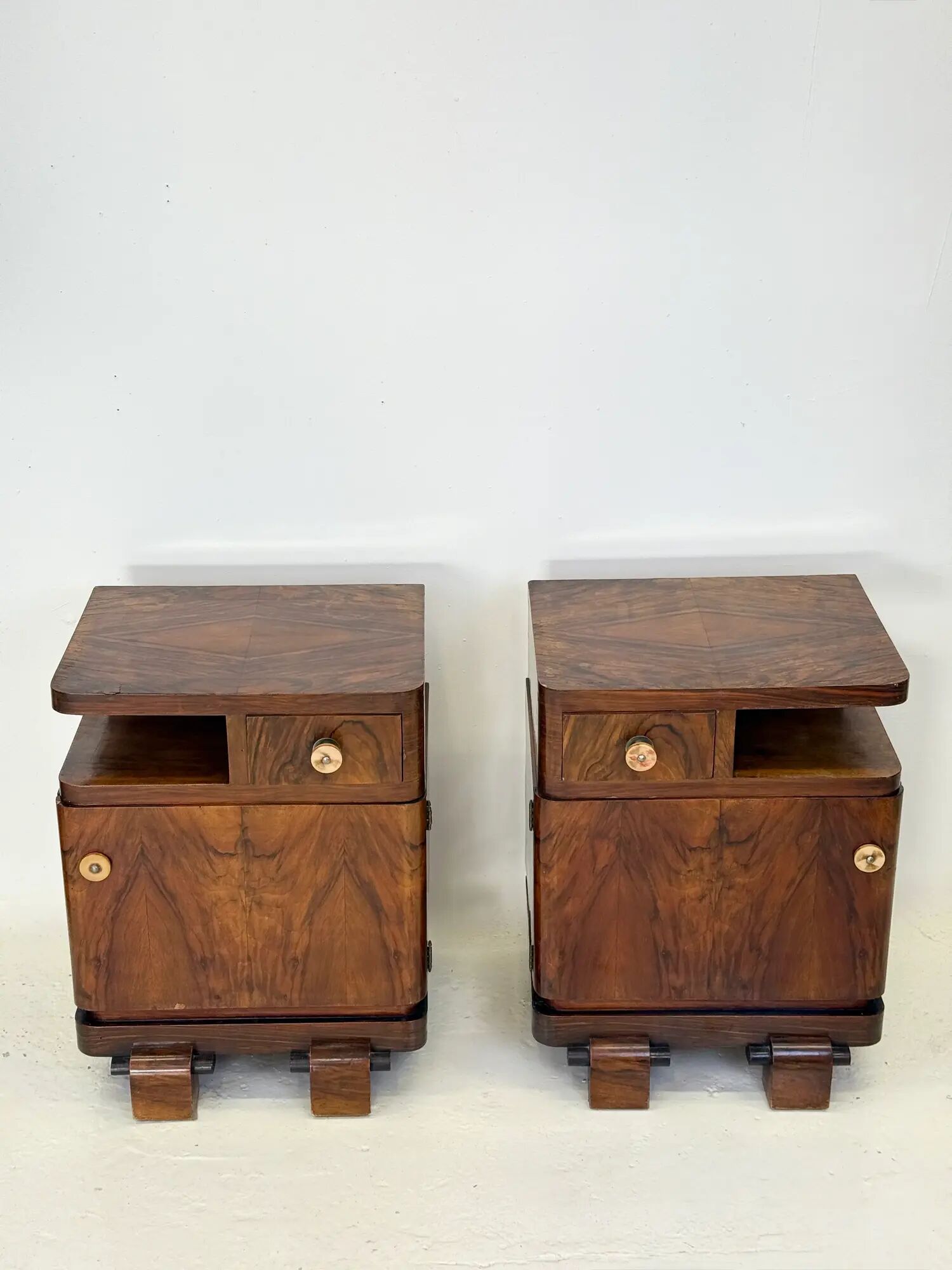 Pair of Art Deco bedside tables in walnut — Italy, 1930-1940