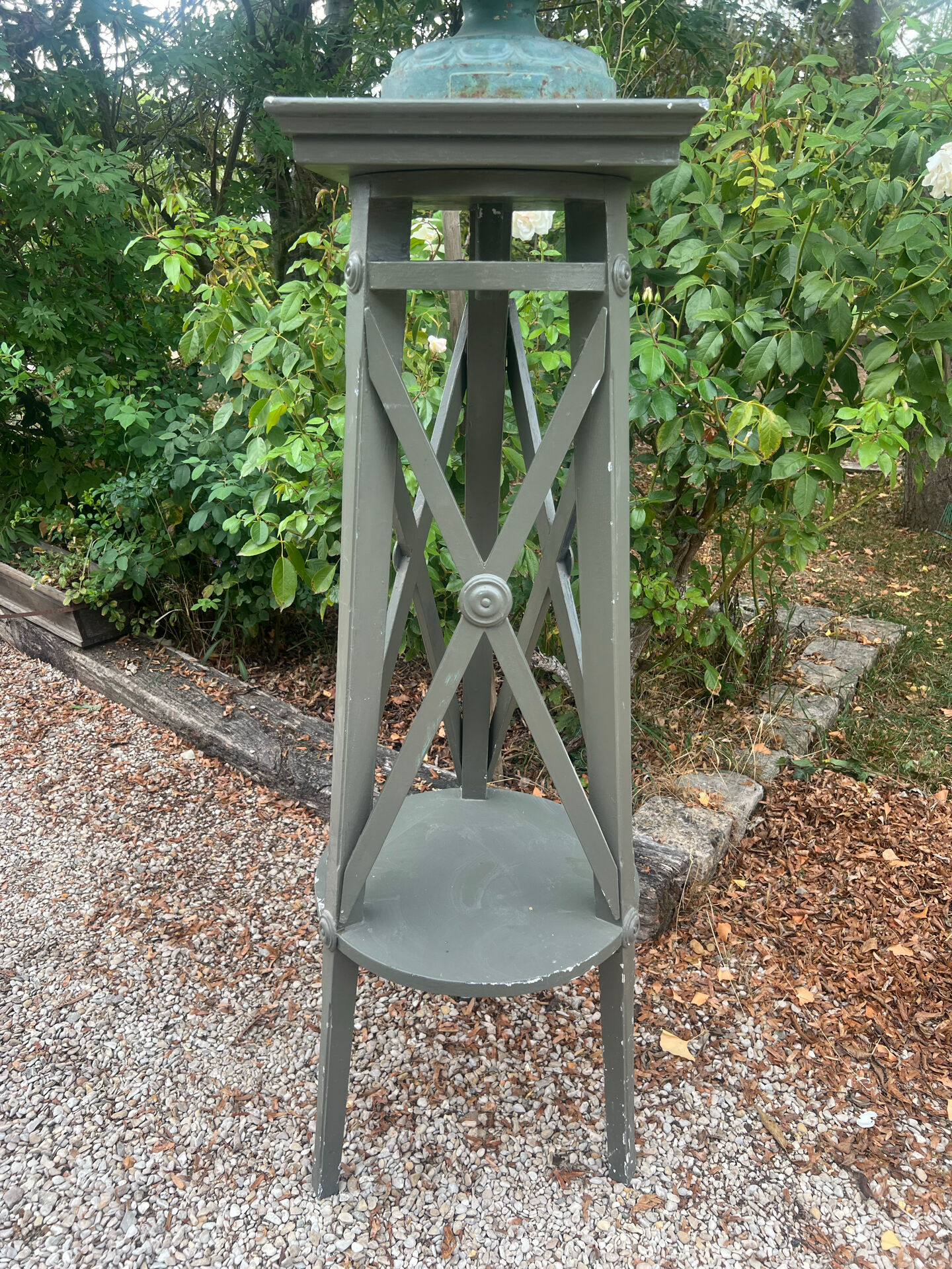 Wood sculptor's stool