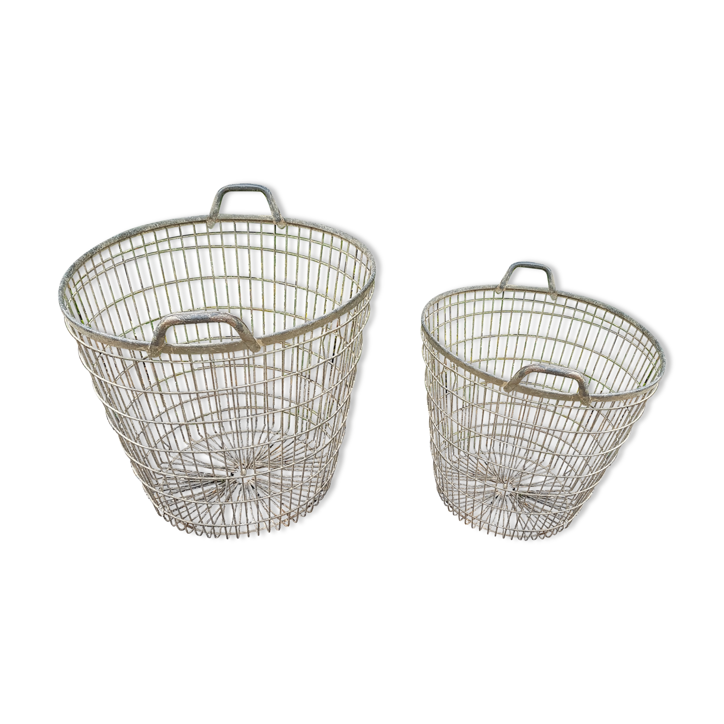 Lot of 2 metal baskets