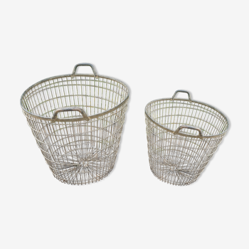 Lot of 2 metal baskets