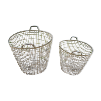 Lot of 2 metal baskets