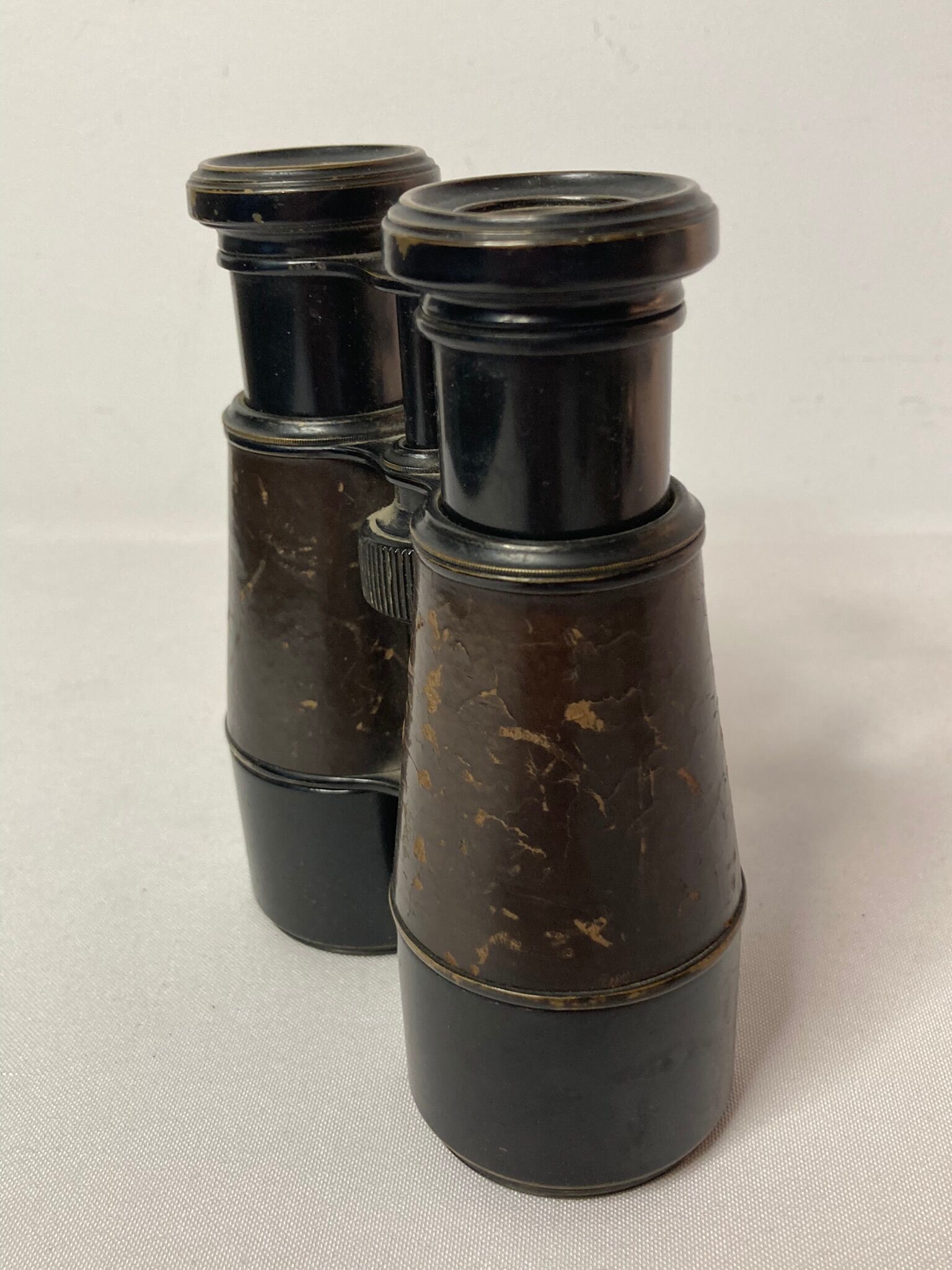Old pair of XXth leather-wrapped binoculars