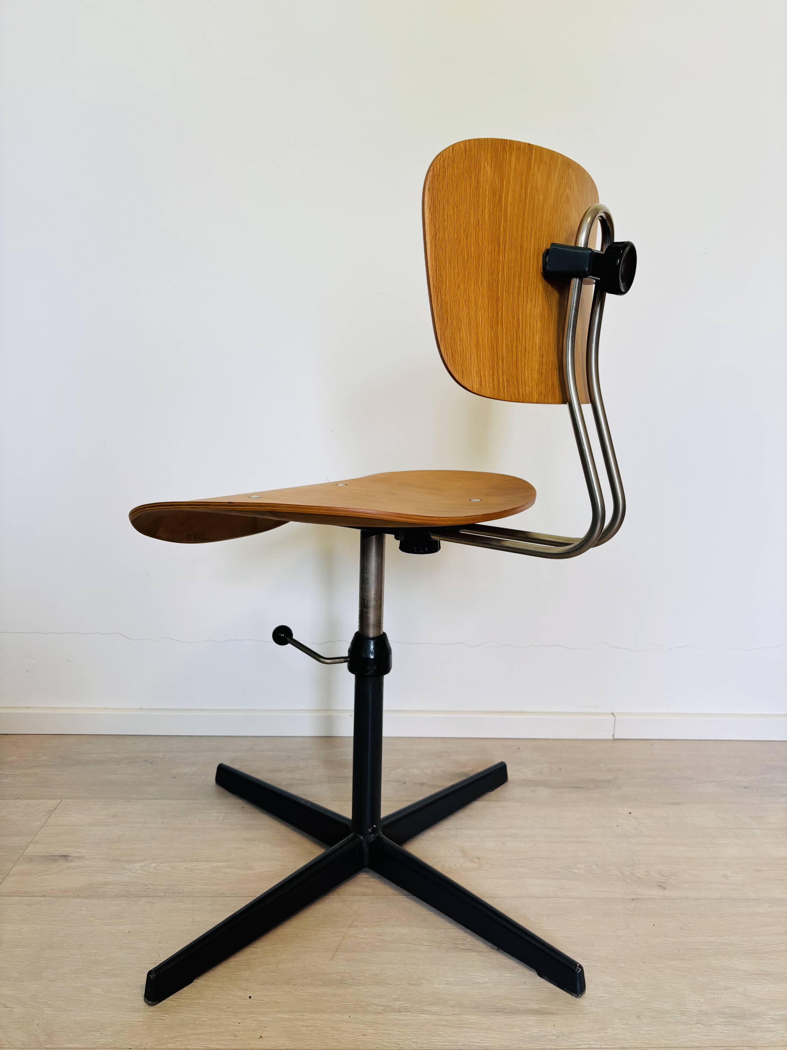 Chaise de bureau industrielle par Kovona, Tchécoslovaquie, années 1960.