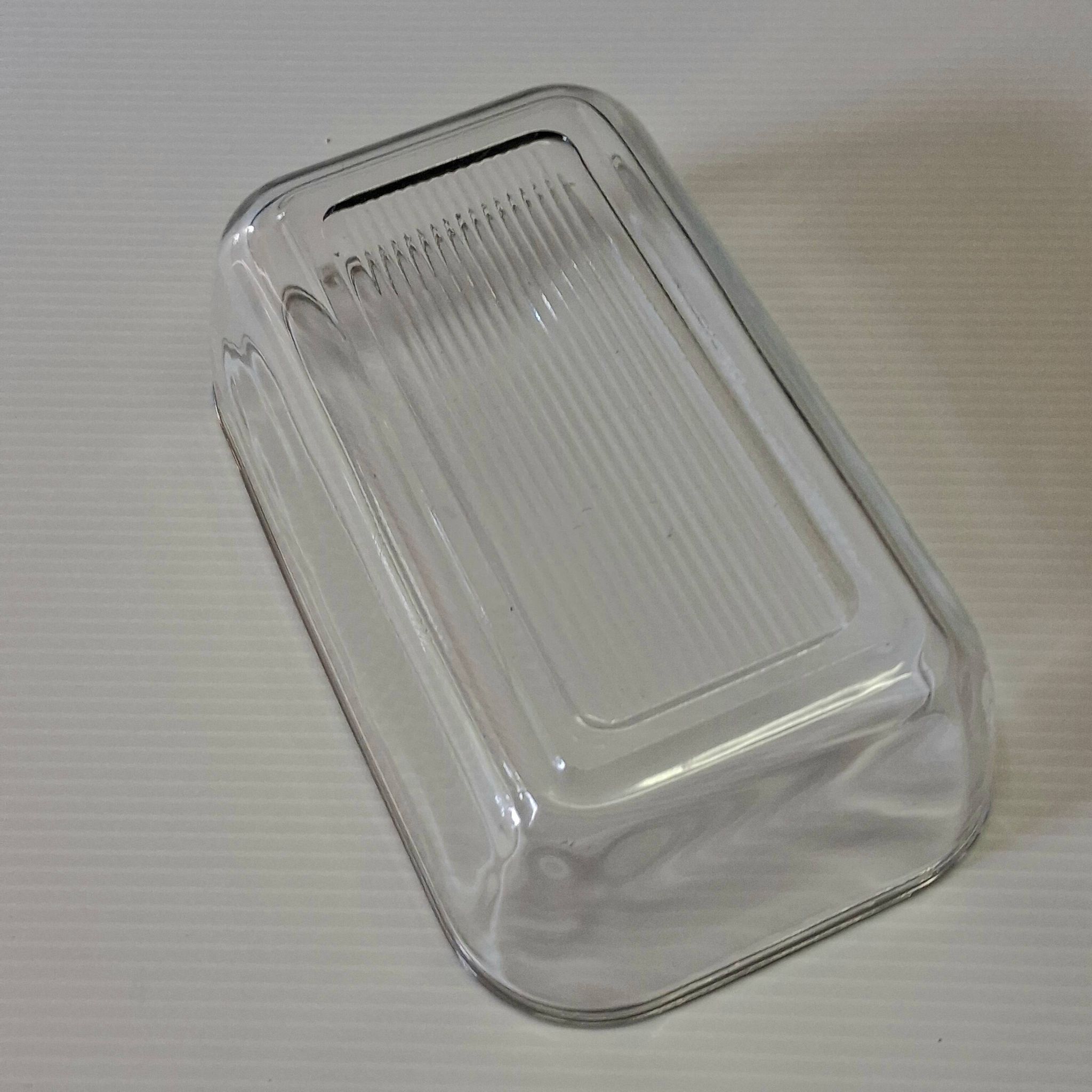 Very nice glass butter dish from Arcoroc in very good condition.
