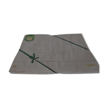 Parure de drap brodée, ancienne