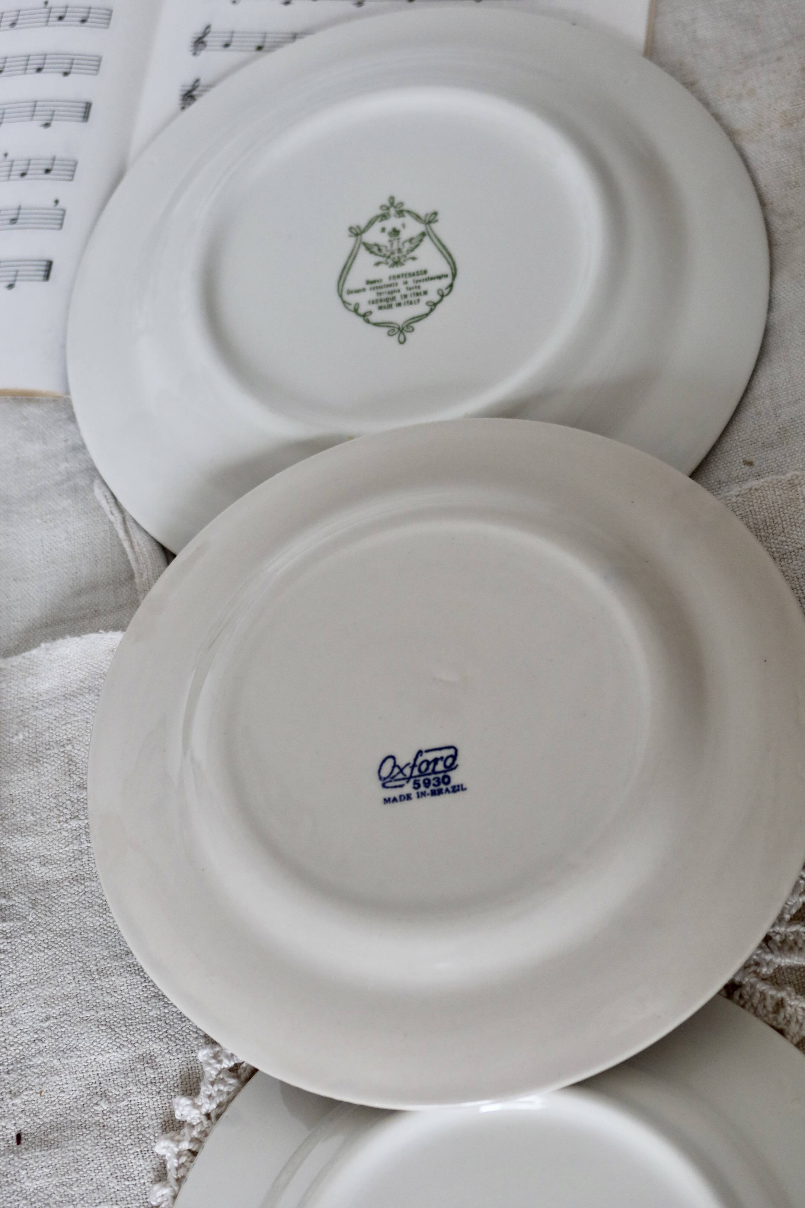 6 blue and white earthenware and porcelain dessert plates