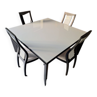 Table et chaises de salle à manger