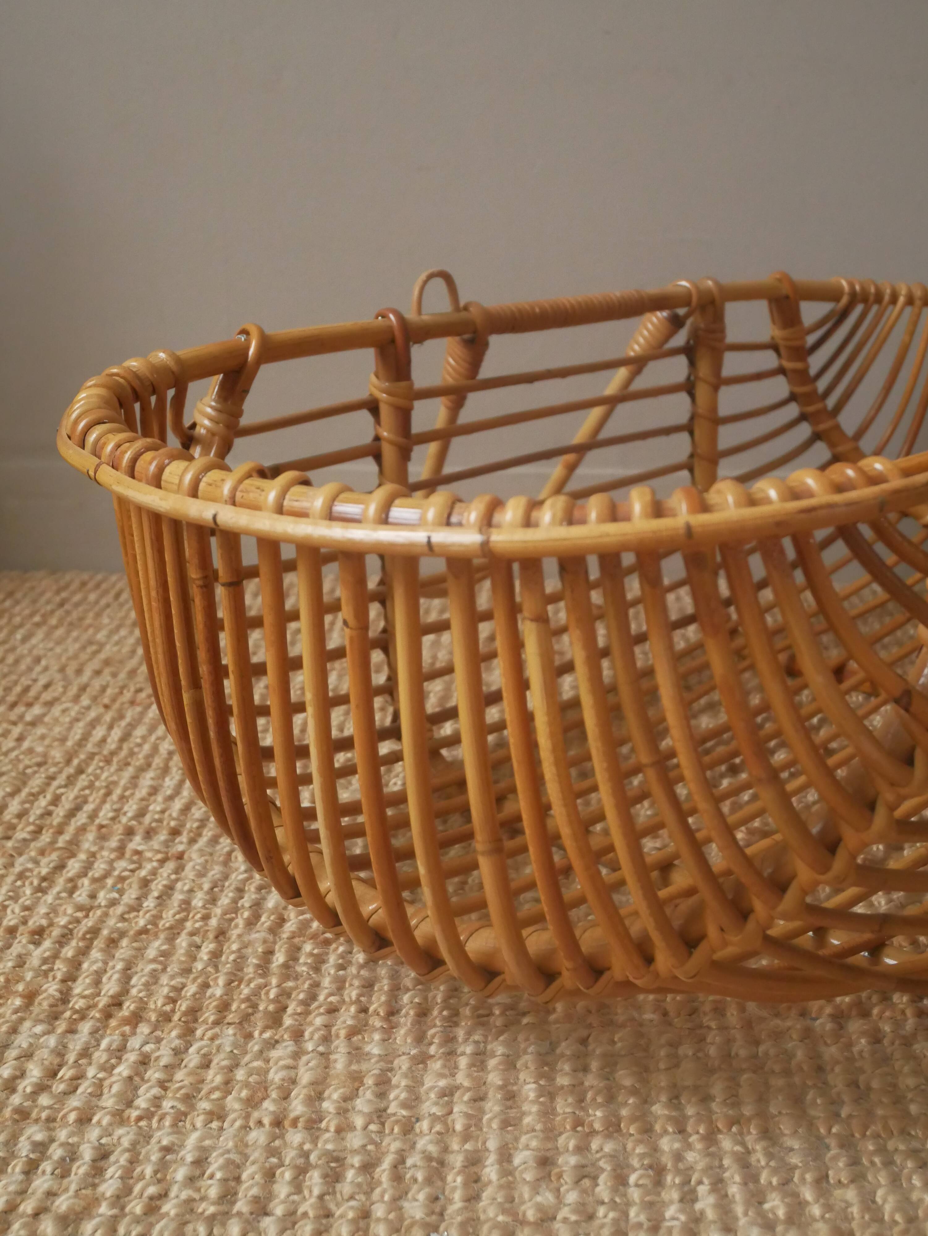 Moĩse rattan bassinet cradle, handcrafted, vintage wicker rattan