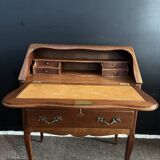 Slope desk / hump desk