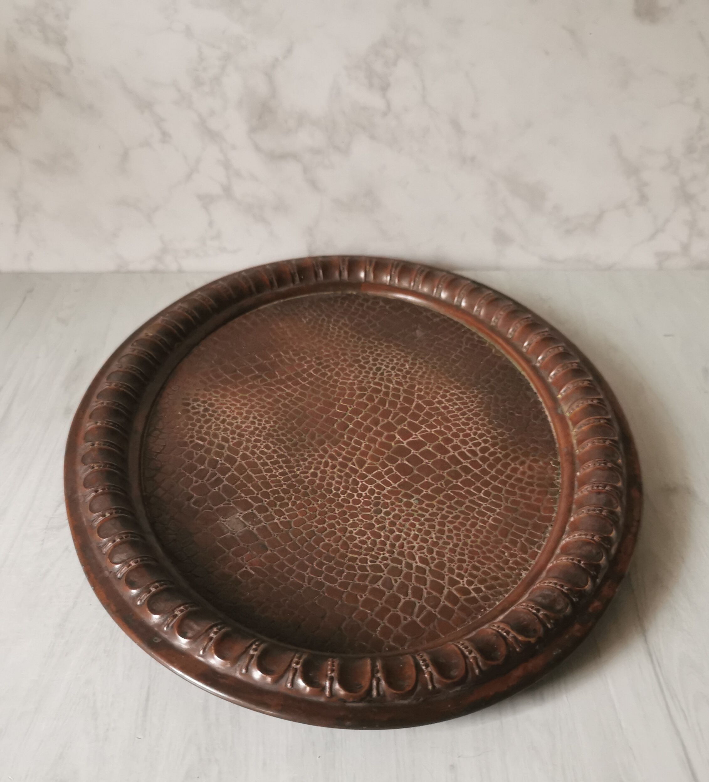 Croco brass dish