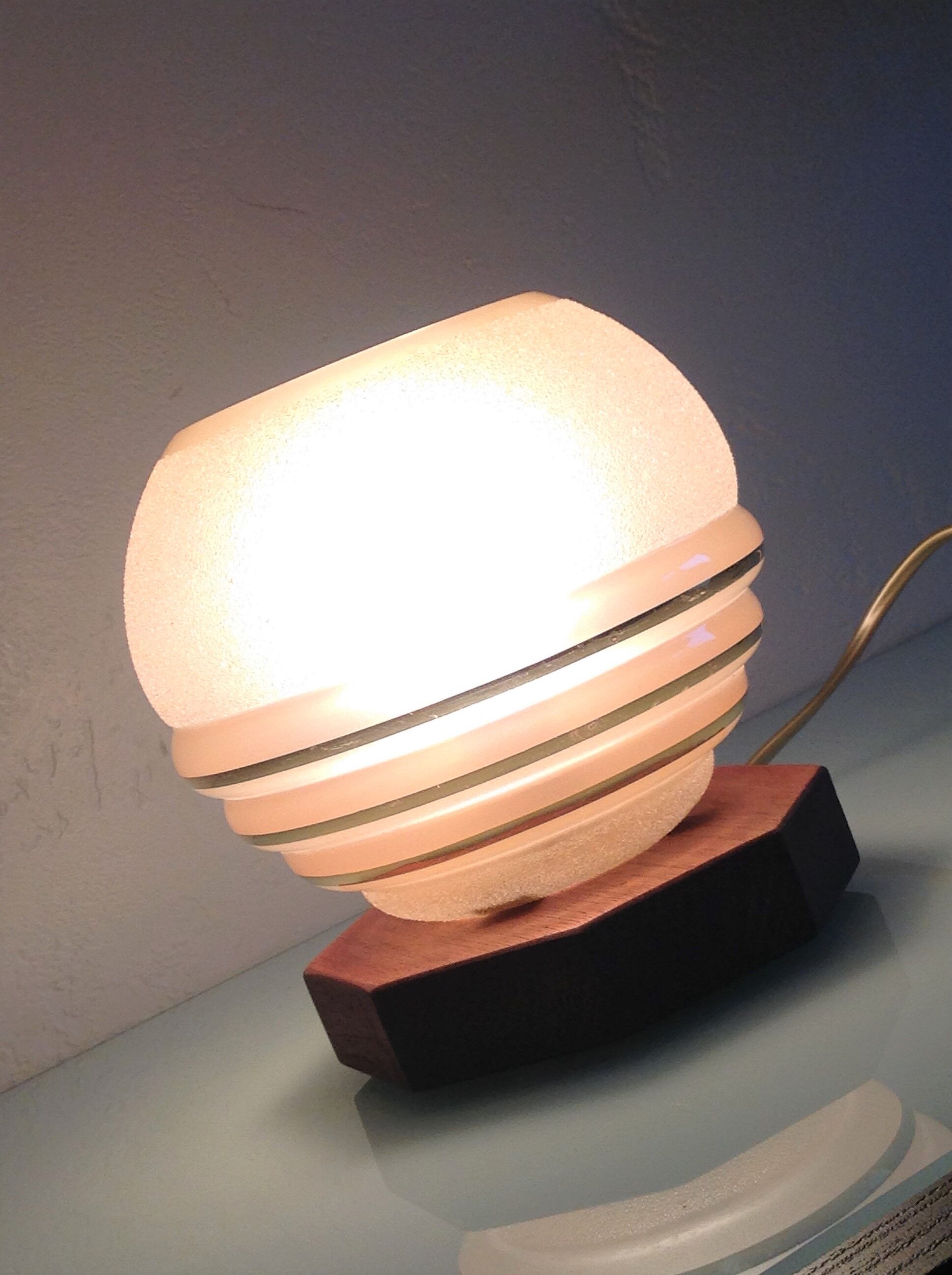 Bedside lamp globe in beige granite glass art deco style