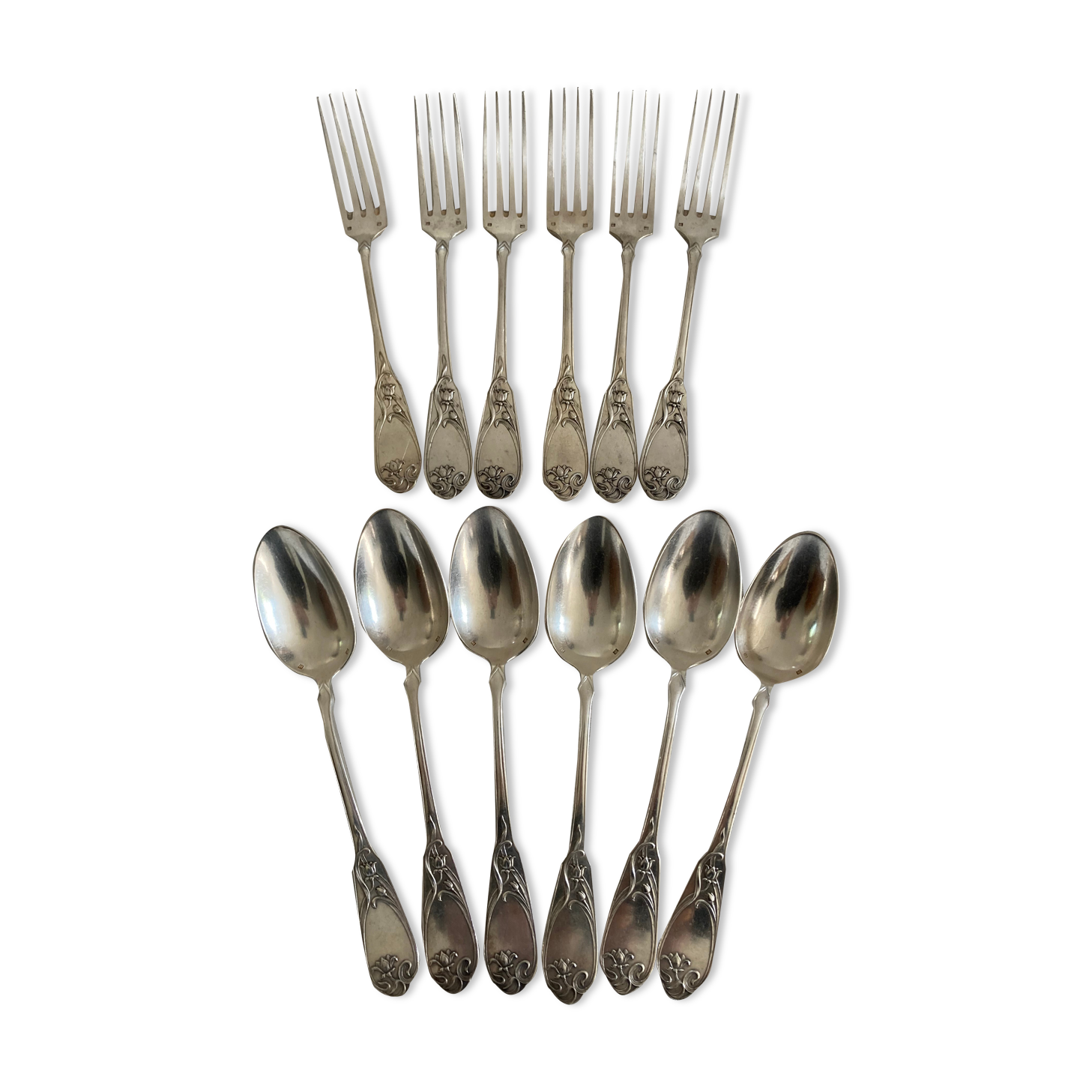6 silver metal cutlery in their case