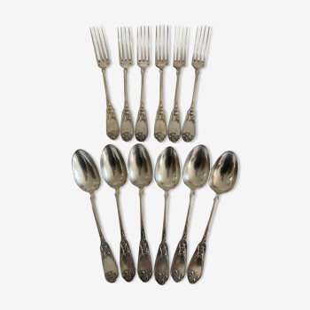 6 silver metal cutlery in their case