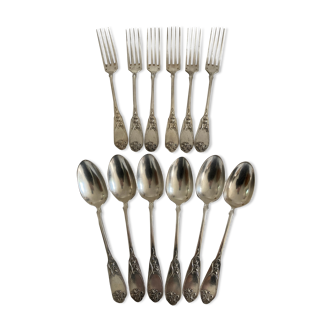 6 silver metal cutlery in their case