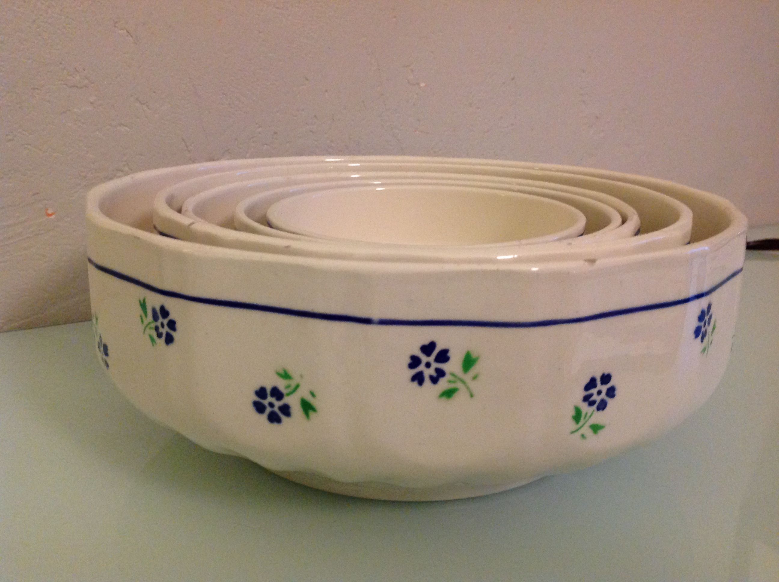 Suite of five salad bowls decor Claudius des faienceries de Badonviller, 50/60