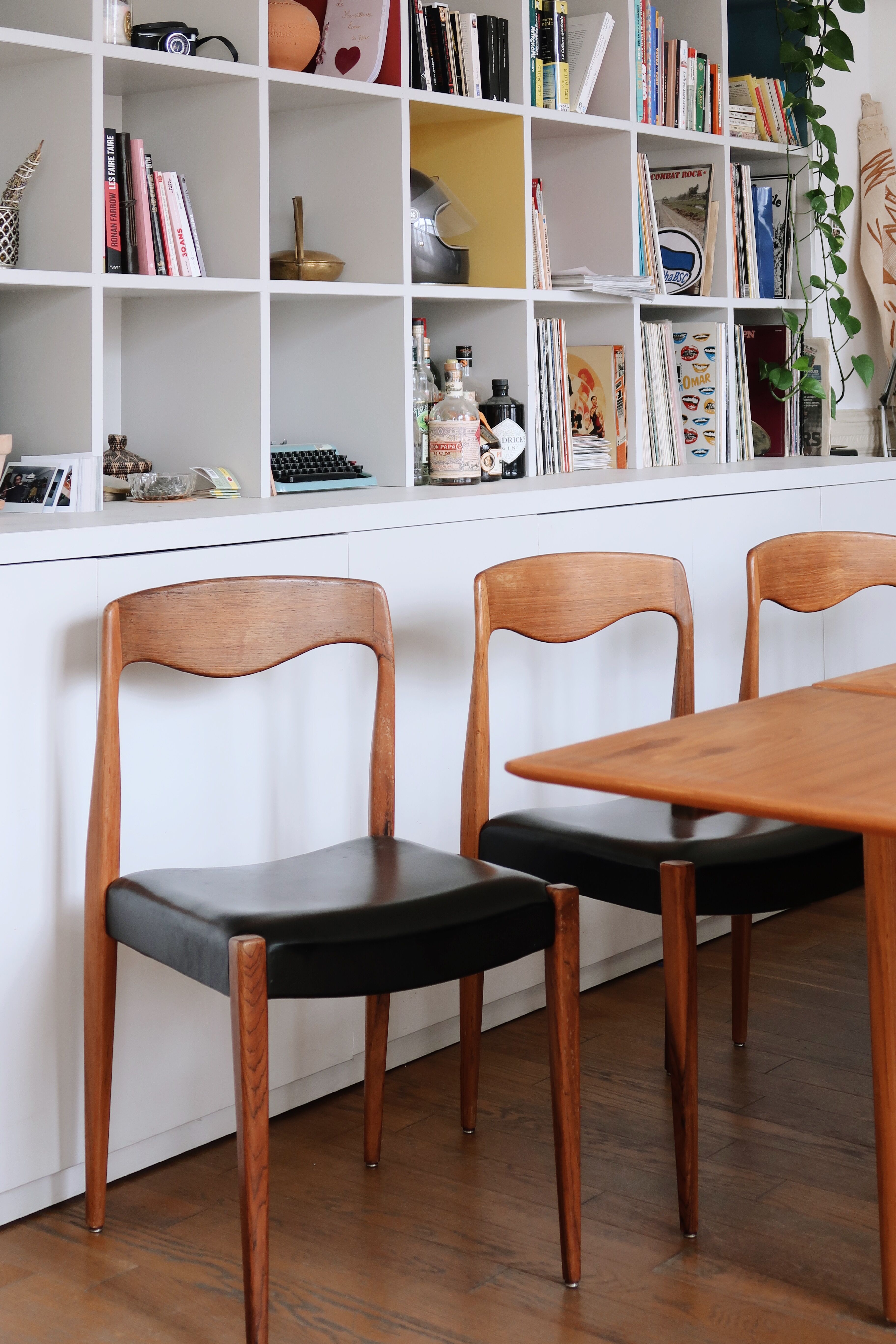 Lot de 8 chaises scandinaves palissandre skaï
