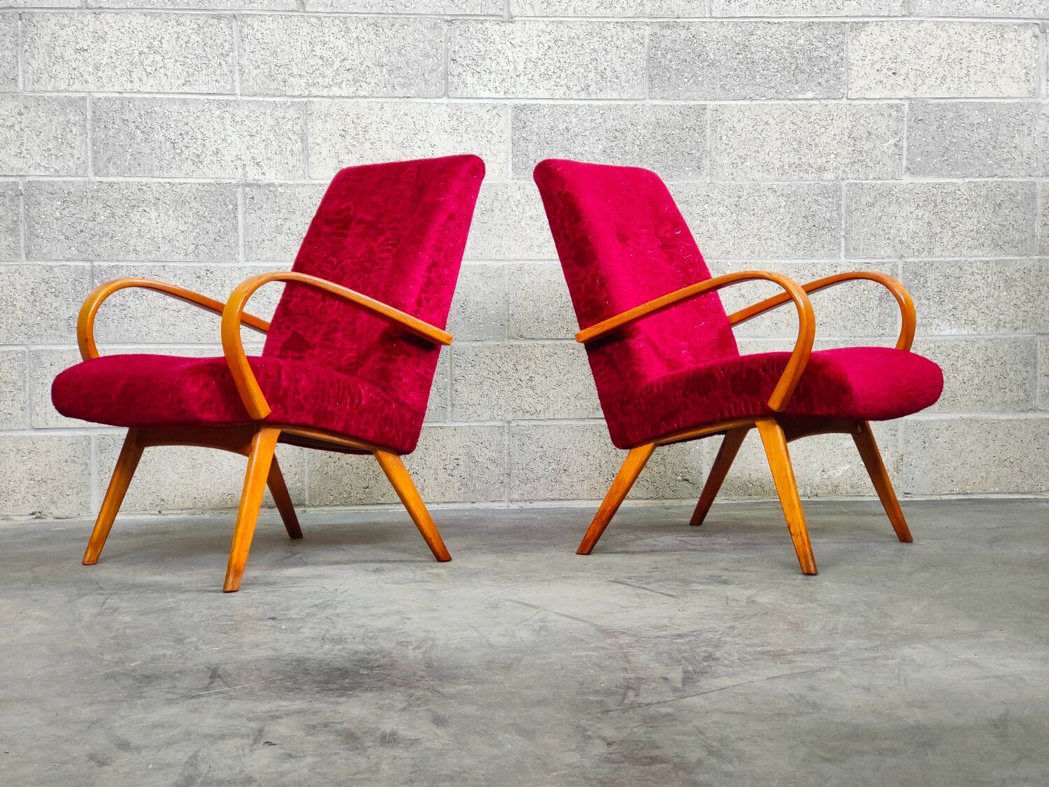 Pair of 6951 red velvet armchairs by Jaroslav Smidek for Ton