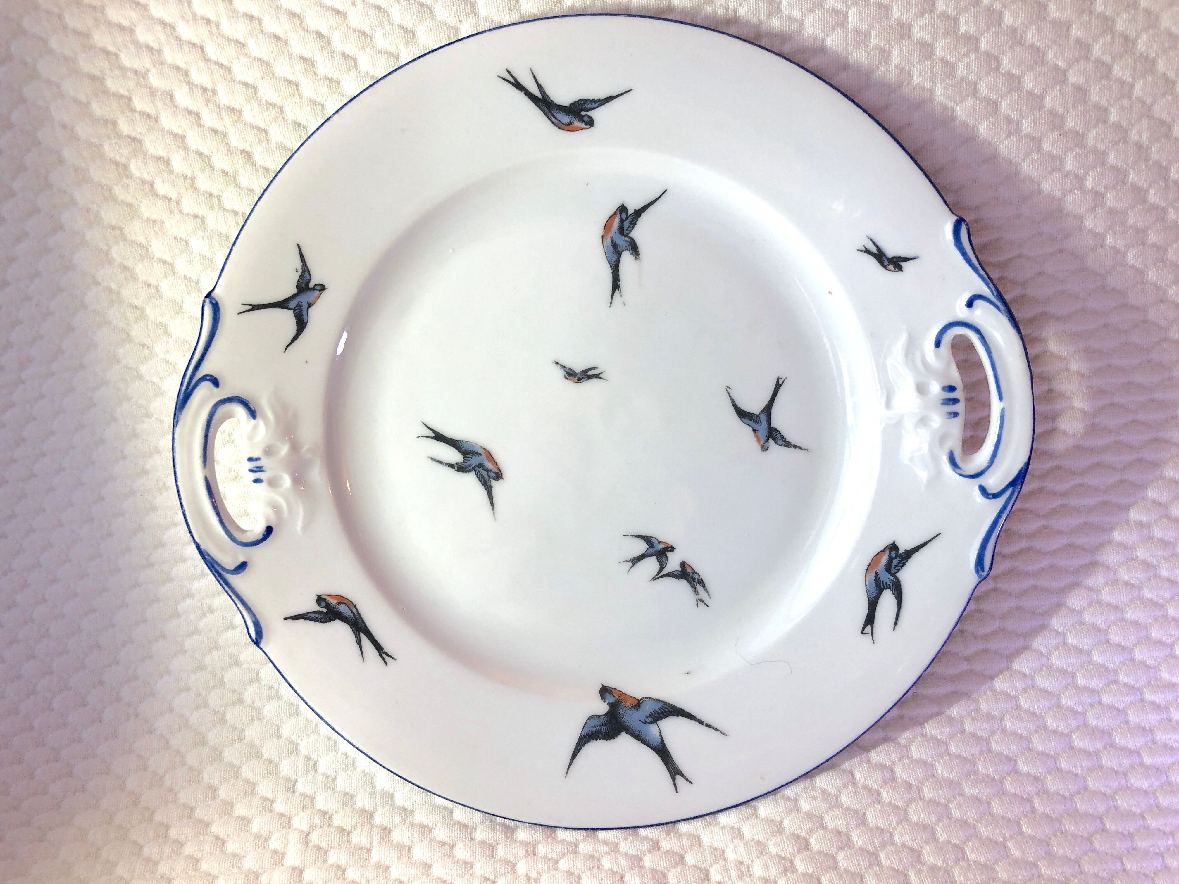 Cake plate decorated blue swallows