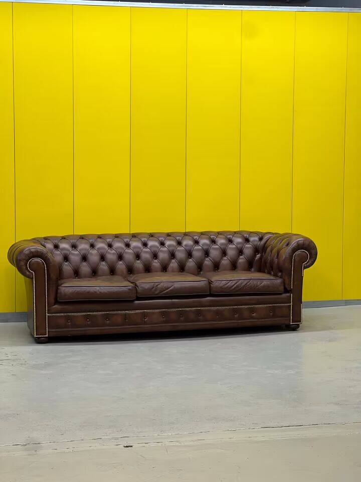 Original English Chesterfield 3-Seater Sofa – Handcrafted Brown Leather