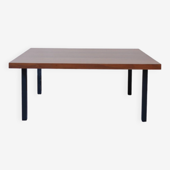 Table basse carrée moderniste