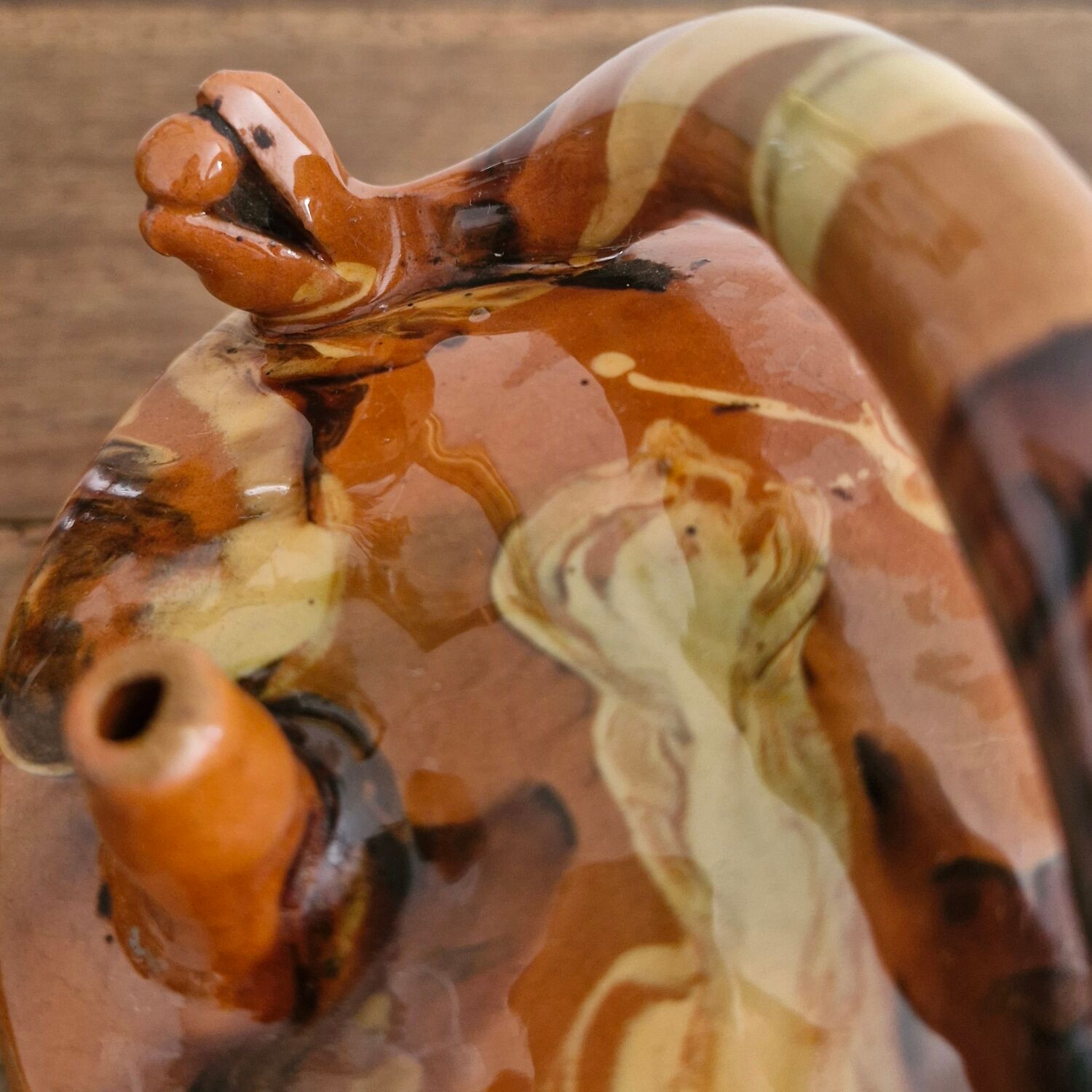 Jaspé decorated jug