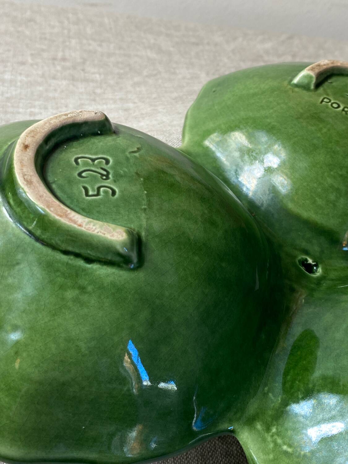 Cabbage leaf serving dish in majolica