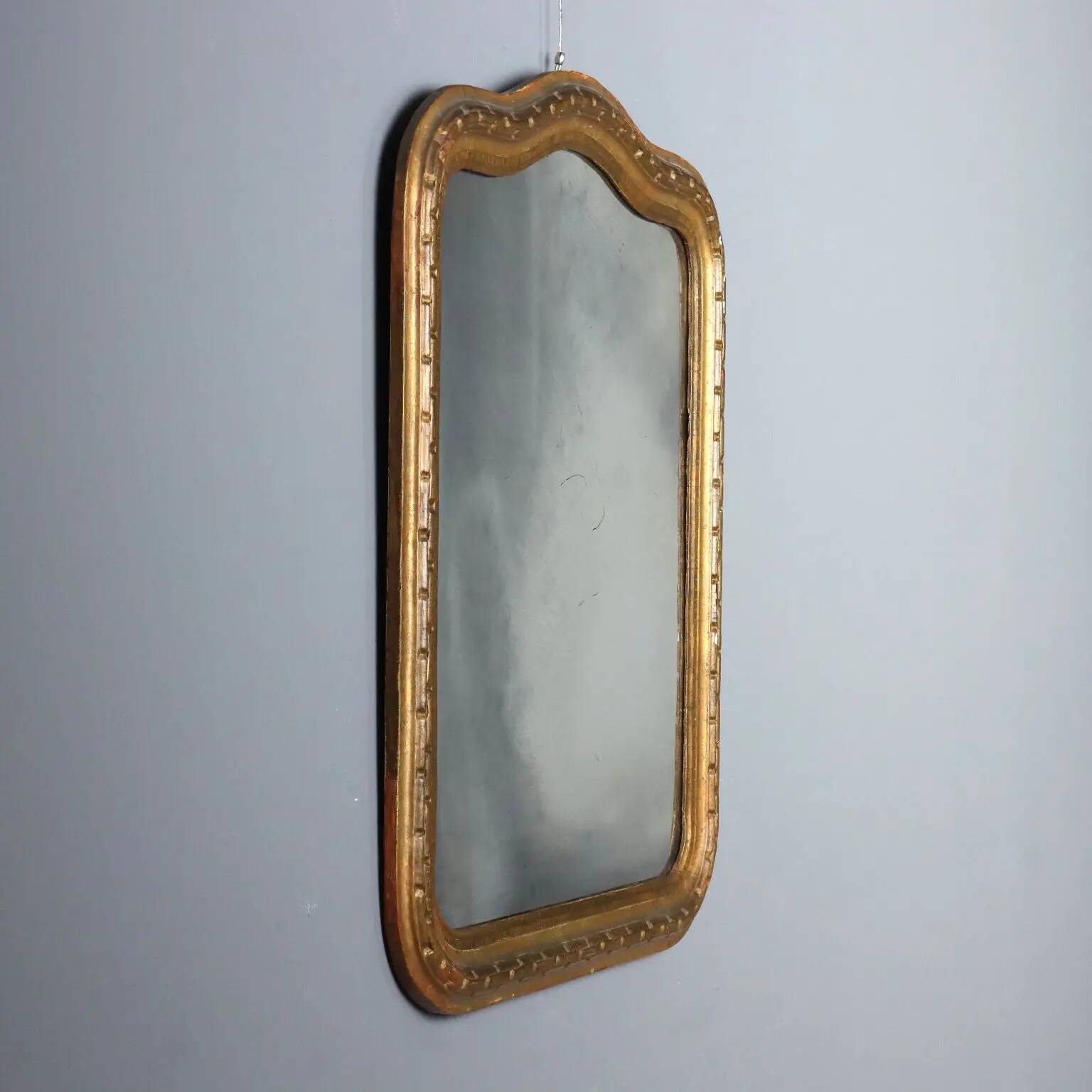 Miroir ancien en bois sculpté et doré, Italie, XIXe siècle