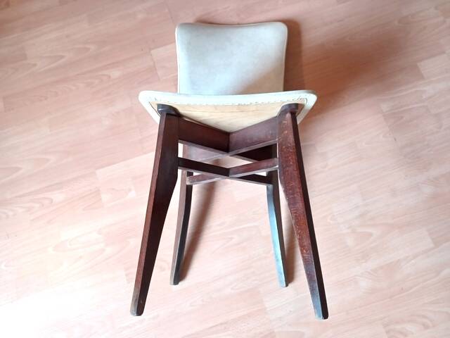 5 vintage chairs from the 60s, white leatherette, mahogany wood