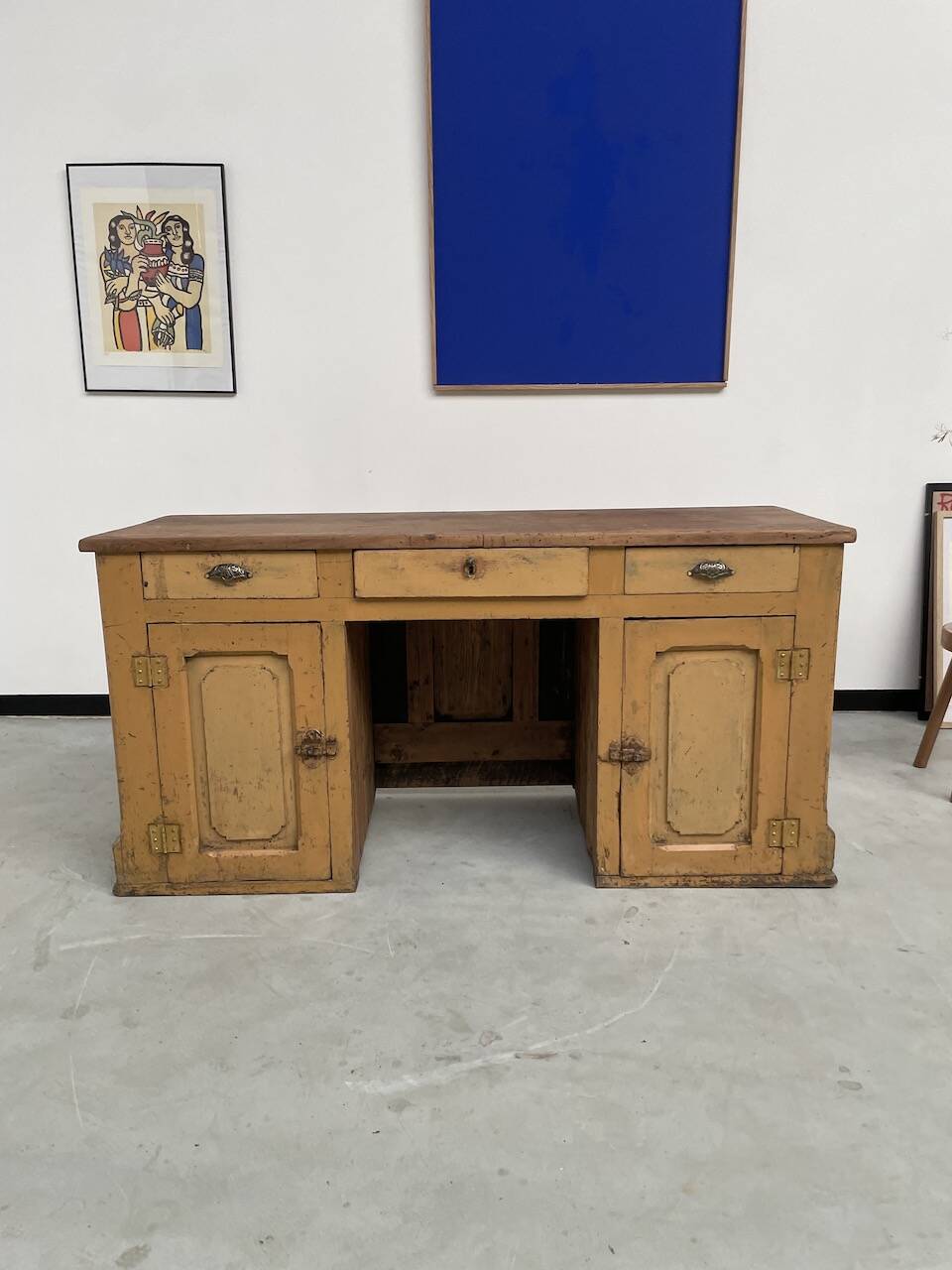 Yellow patina commercial counter from the 50s