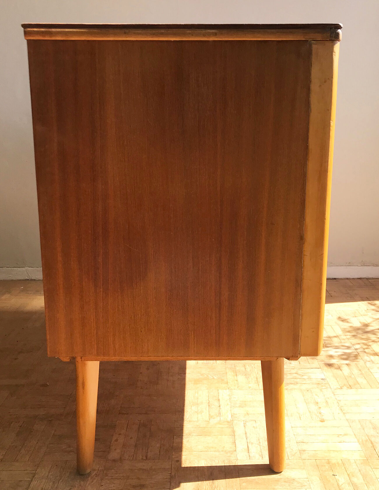 Compass feet chest of drawers from the 1960s