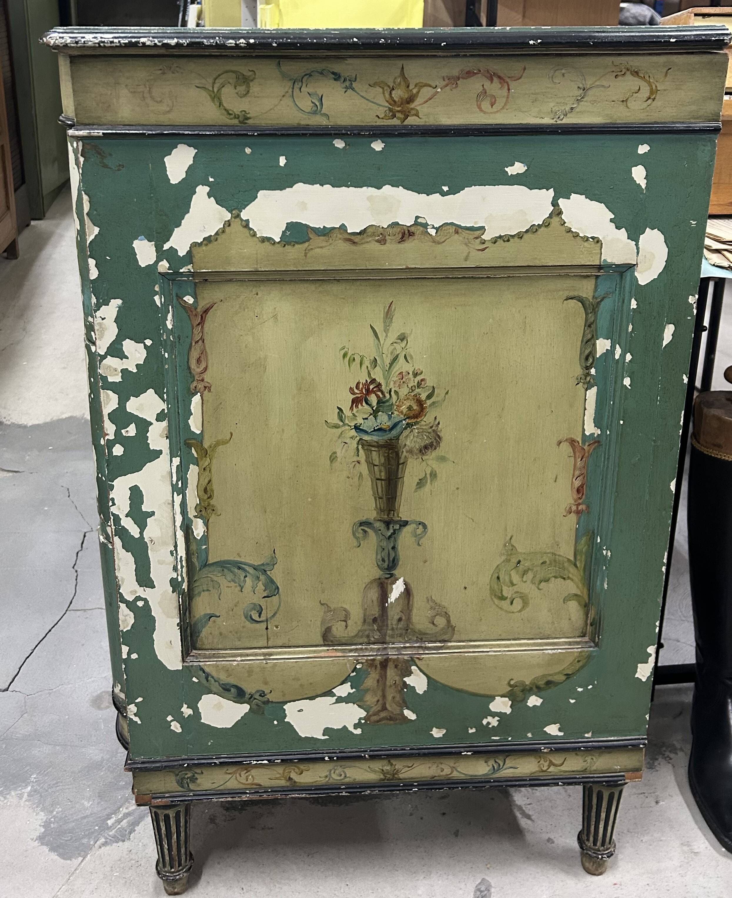 Painted wooden chest of drawers