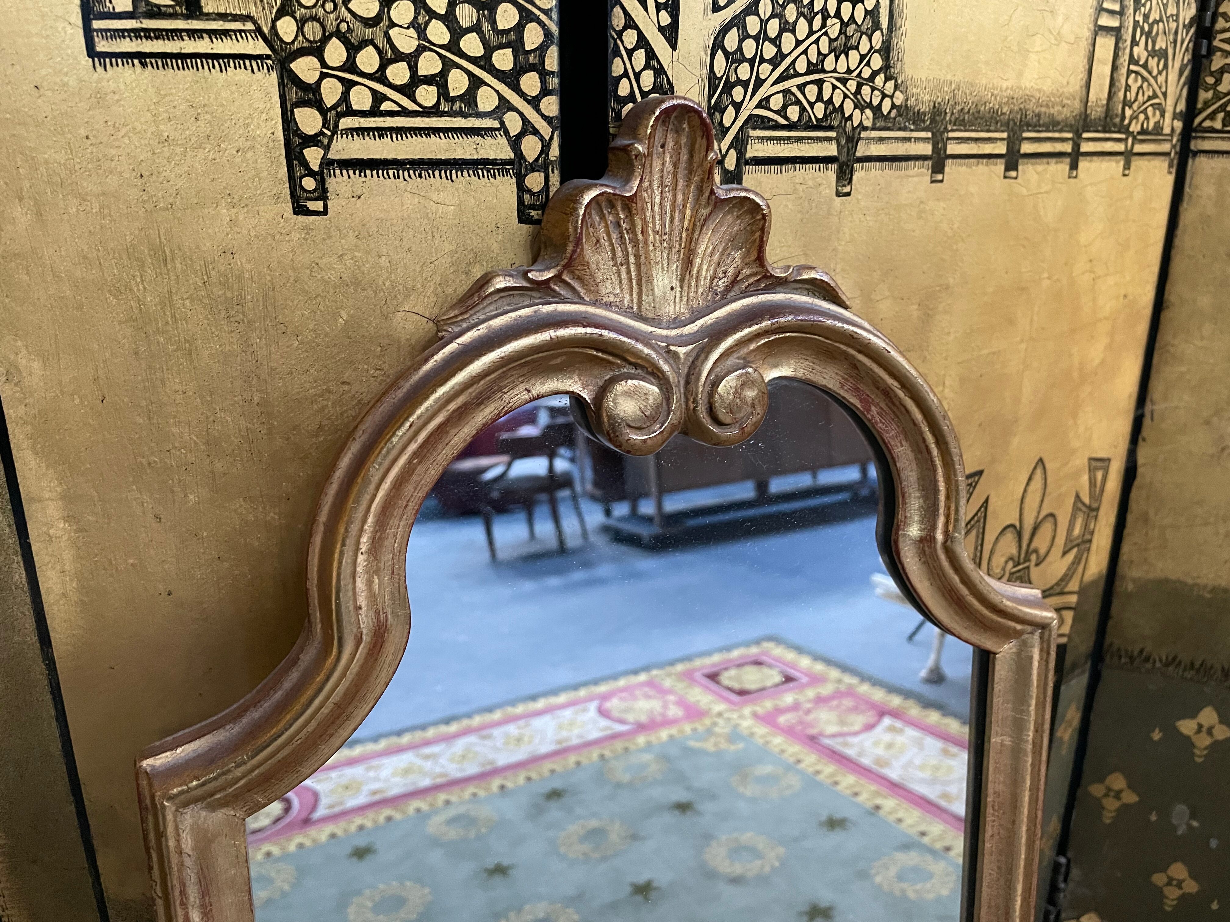 In-between mirror in gilded wood